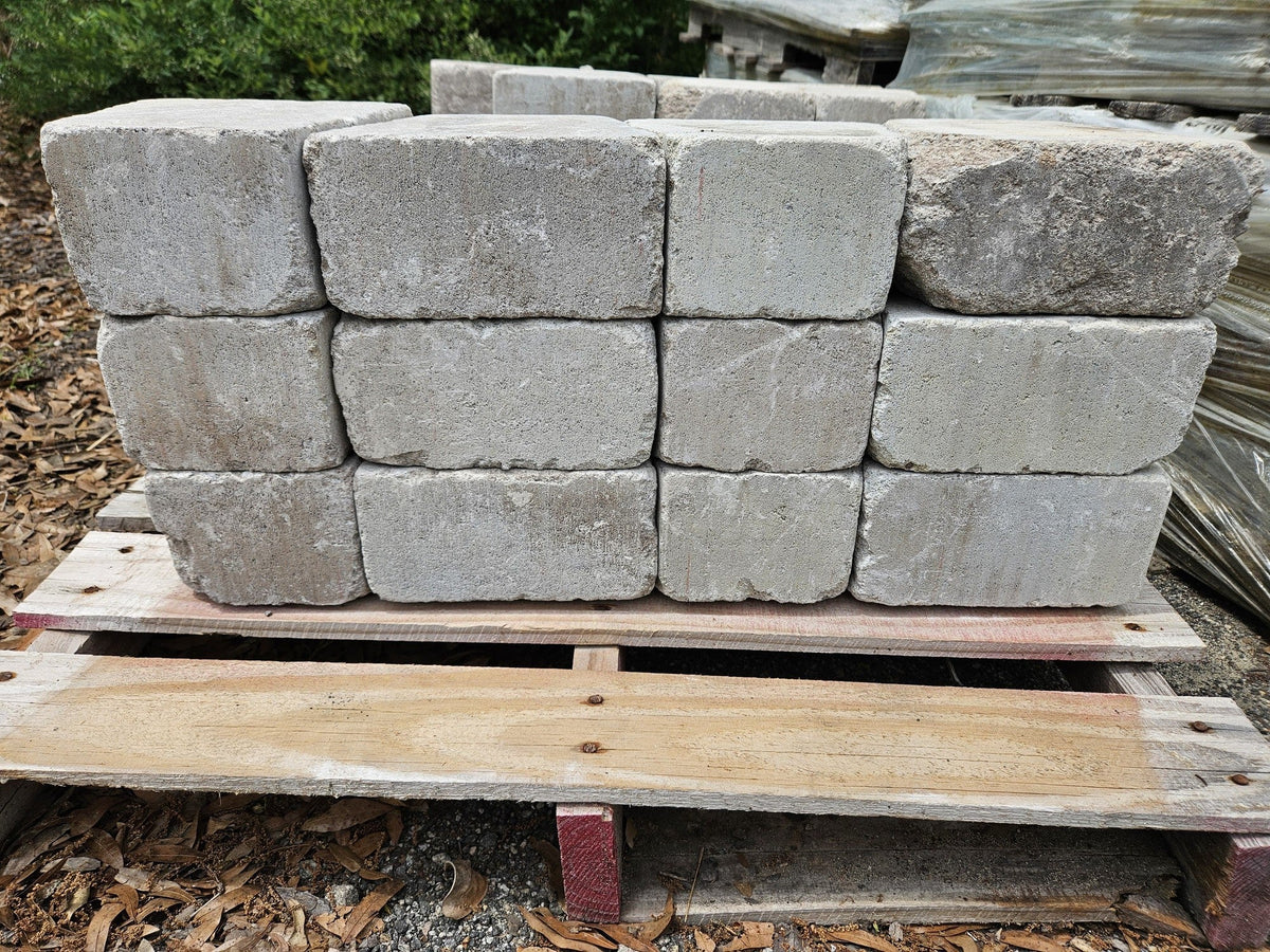 Tumbled stone wall courses, finish 2